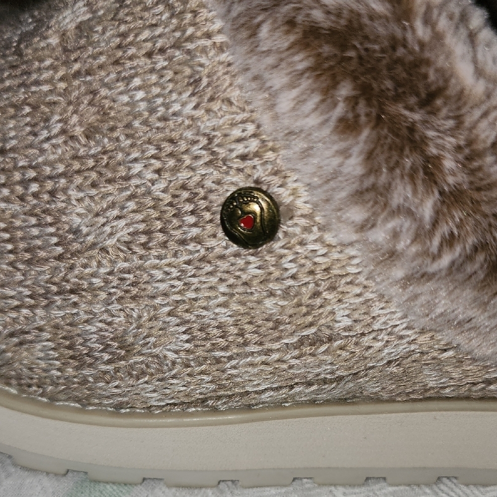 Skechers BOBS Cozy Cream Slippers - Picture 8 of 14